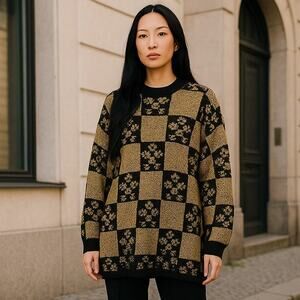 Vintage 80s 90s Black Metallic Gold Crew Neck Sweater Retro Glam Vibes